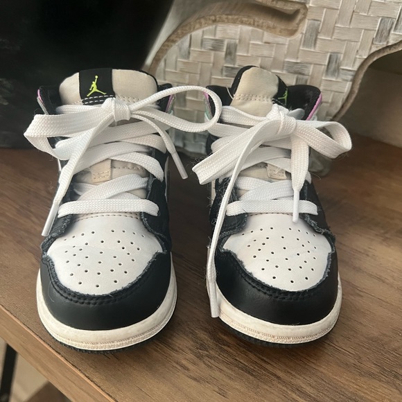 Kids Jordan’s - Picture 7 of 7
